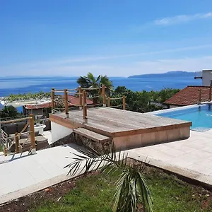 https://lovransko-blago.in-istria.net